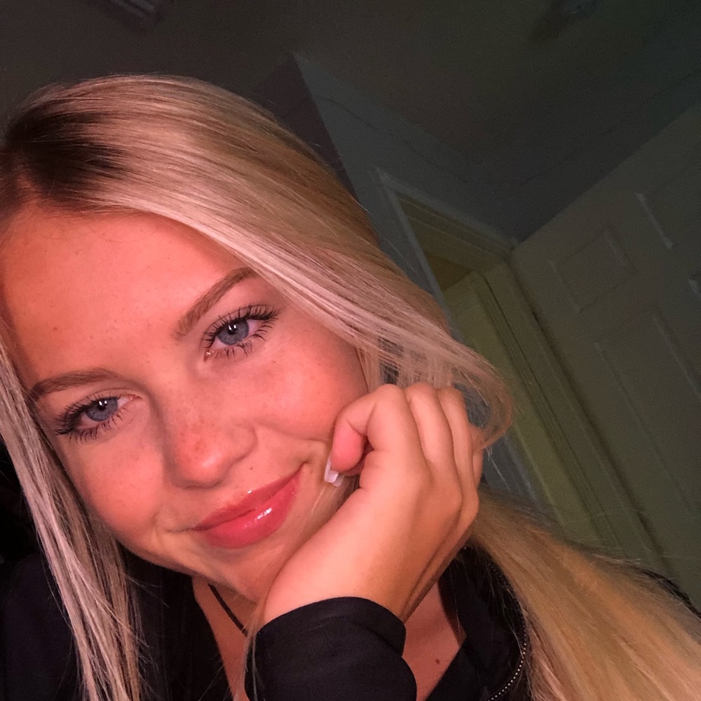 Meet your Posher, Kayla